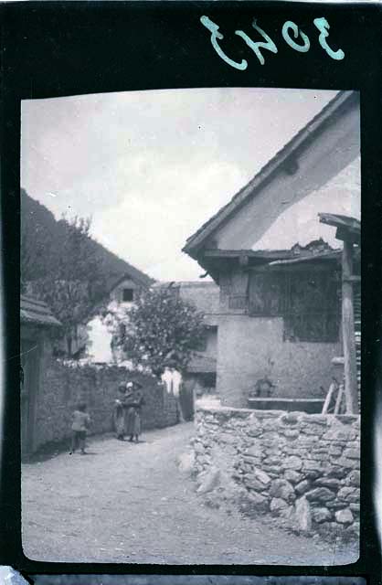 Edifici rurali: casa antica; Ovaro, Mione (negativo) di Ongaro, Massimiliano (primo quarto XX)