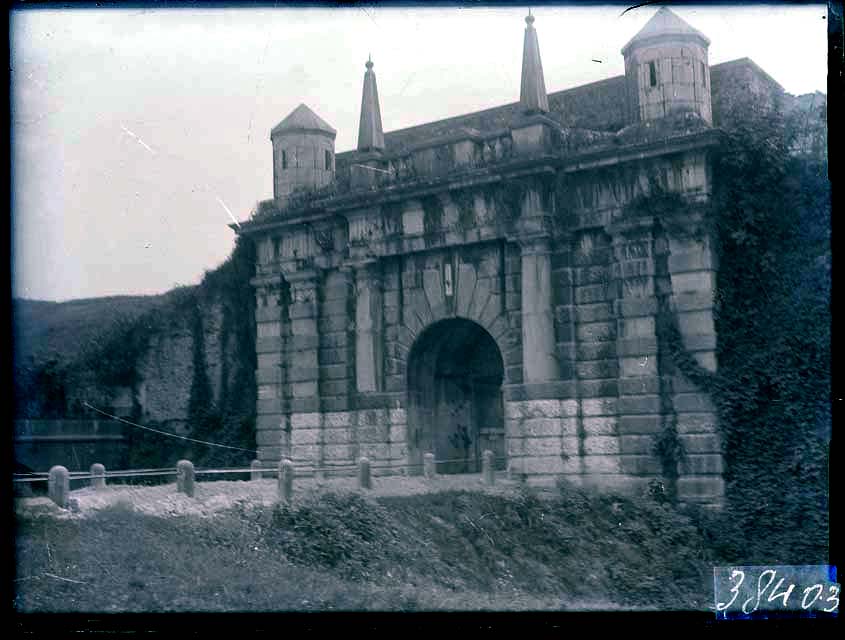Documentazione storico artistica: sec. XVII, porta Udine; Palmanova (negativo) di Gabinetto Fot. Soprintendenza ai Monumenti di Venezia (primo quarto XX)