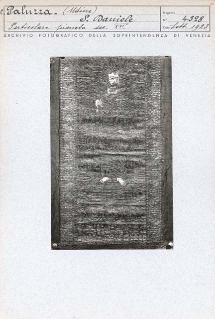 Documentazione storico artistica: sec. XVI, pianeta, particolare, Santo (positivo) di Caprioli, Giovanni (prima metà XX)