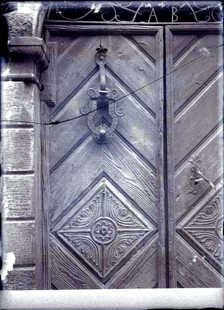 Documentazione storico artistica: porta; picchitto (negativo) di Caprioli, Giovanni (primo quarto XX)