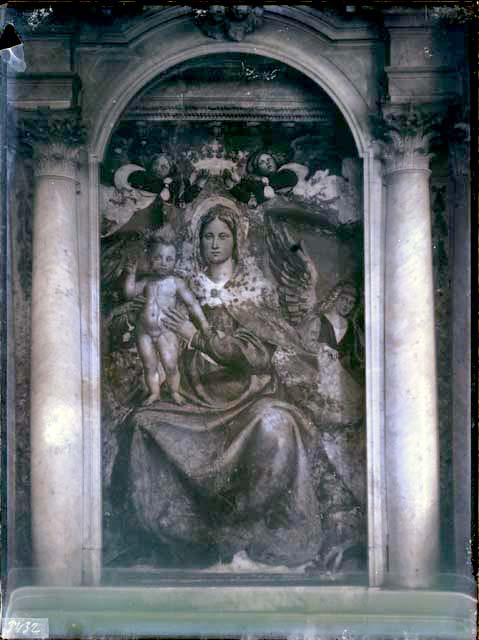 Documentazione storico artistica: sec. XVI, affresco, Madonna col Bambino in trono fra angeli e offerenti; Sacchis Giovanni Antonio detto Pordenone (negativo) di Sacchis Giovanni Antonio detto Pordenone, Gabinetto Fot. Soprintendenza ai Monumenti di Venezia (primo quarto XX)