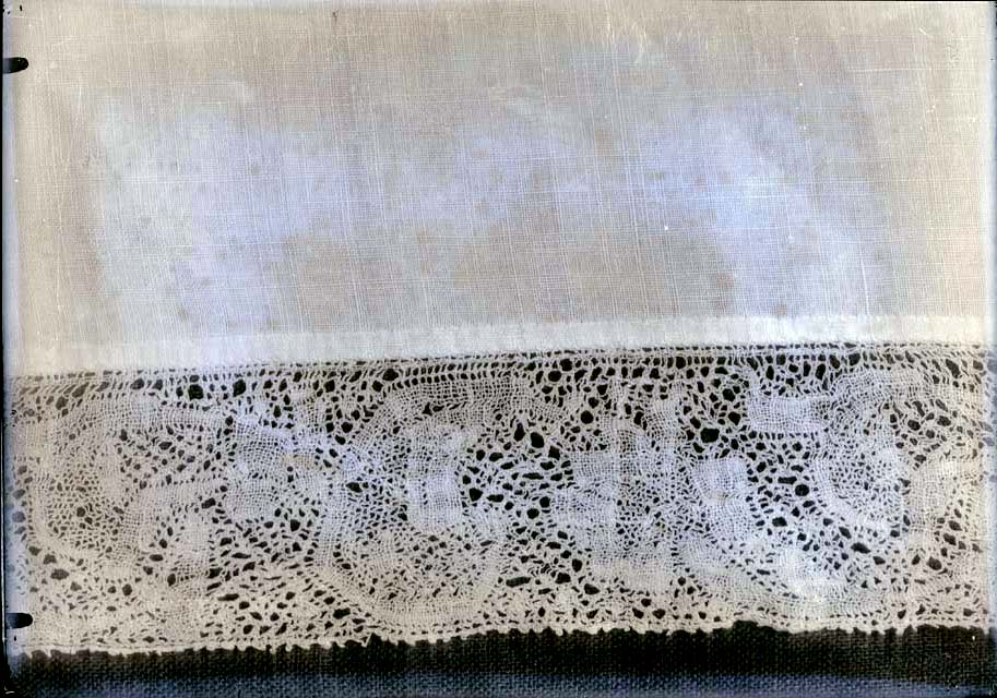 Documentazione storico artistica: merletto di camice (negativo) di Caprioli, Giovanni (primo quarto XX)