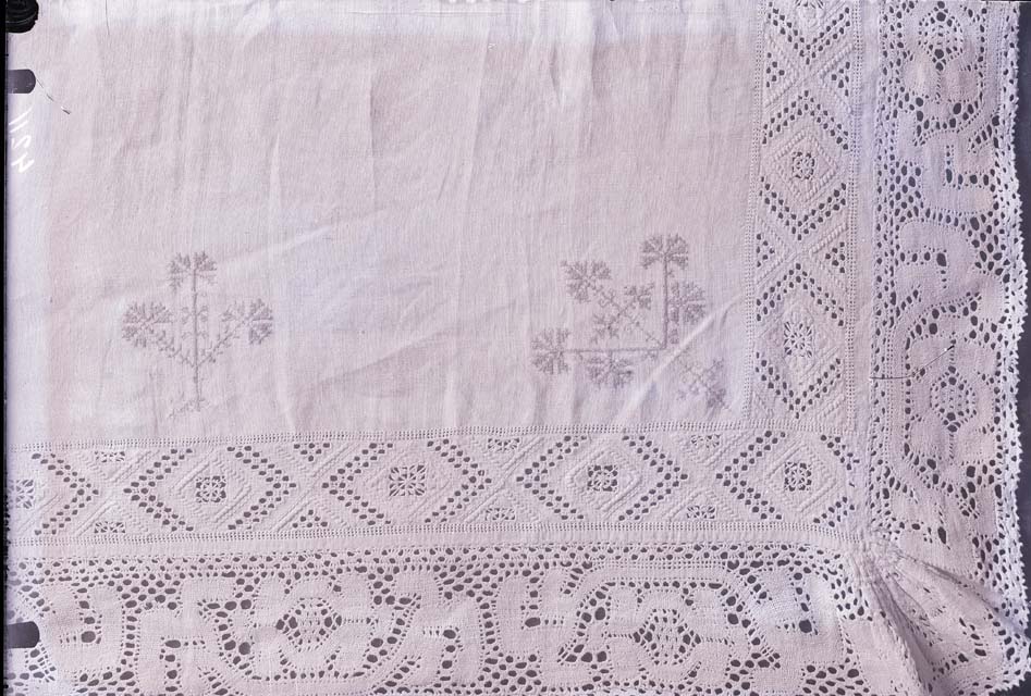 Documentazione storico artistica: camice, merletto (negativo) di Caprioli, Giovanni (prima metà XX)