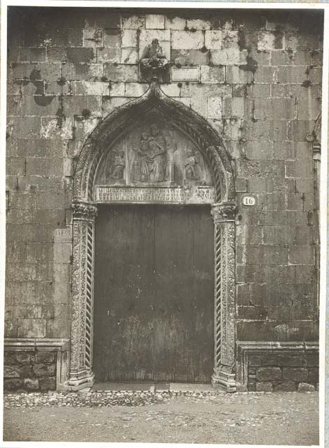 Documentazione storico artistica: sec. XV, portale in pietra; ambito friulano (positivo) di Gabinetto Fot. Soprintendenza ai Monumenti di Venezia - Ambito friulano (prima metà XX)