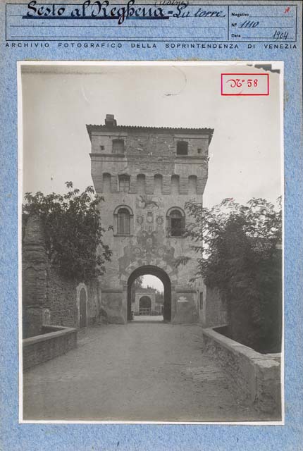 Documentazione storico artistica: sec. XV, torre porta; maestranze friulane; Sesto al Reghena (positivo) di Gabinetto Fot. Soprintendenza ai Monumenti di Venezia - Maestranze friulane (prima metà XX)