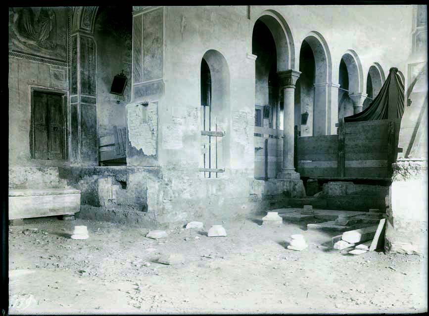 Interno: presbiterio, navata centrale (negativo) di Gabinetto Fot. Soprintendenza ai Monumenti di Venezia (prima metà XX)