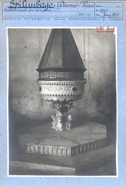 Documentazione storico artistica: sec. XV, fonte battesimale; Pilacorte Giovanni Antonio (positivo) di Pilacorte Giovanni Antonio, Caprioli, Giovanni (prima metà XX)