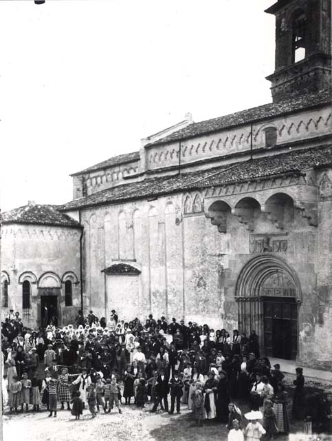 Documetazione storico artistica: sec. XIV, portale in pietra; Zenone da Campione (positivo) di Gabinetto Fot. Soprintendenza ai Monumenti di Venezia (prima metà XX)