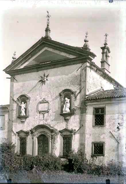 Esterno: facciata (negativo) di Schiavi Domenico, Caprioli, Giovanni (prima metà XX)