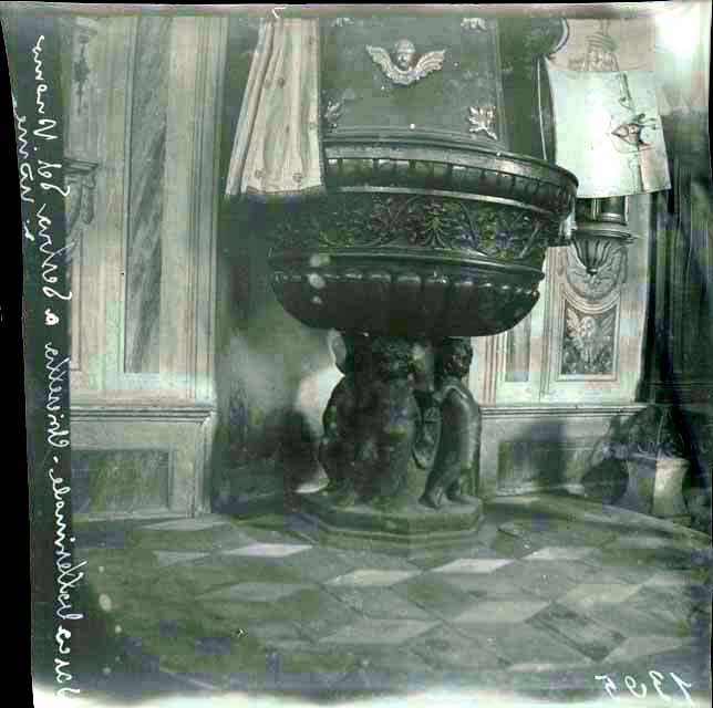 Documentazione storico artistica: sec. XV, fonte battesimale; Giovanni di Biagio da Zuglio (negativo) di Giovanni di Biagio da Zuglio, Ongaro, Massimiliano (prima metà XX)