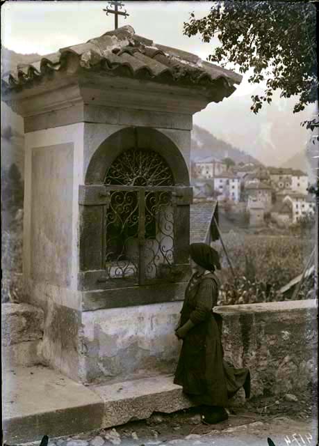 Documentazione storico artistica: edicola; Paularo; Villamezzo (negativo) di Caprioli, Giovanni (prima metà XX)