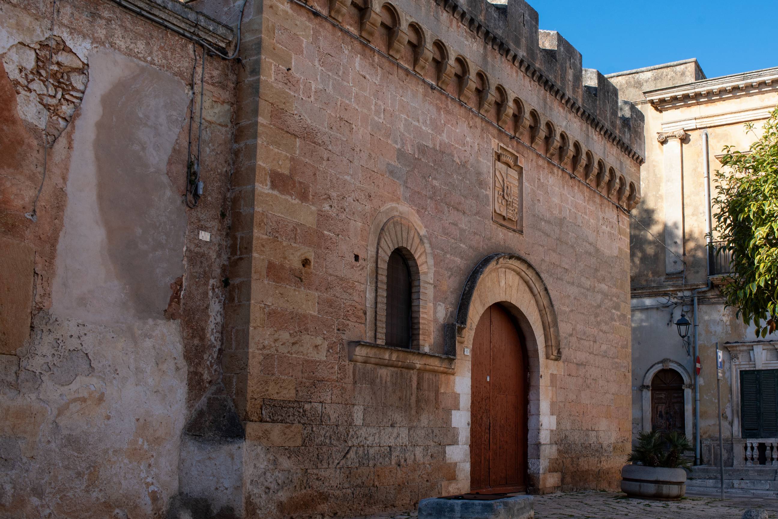 castello, Castello Dentice di Frasso (SECOLI/ XII)