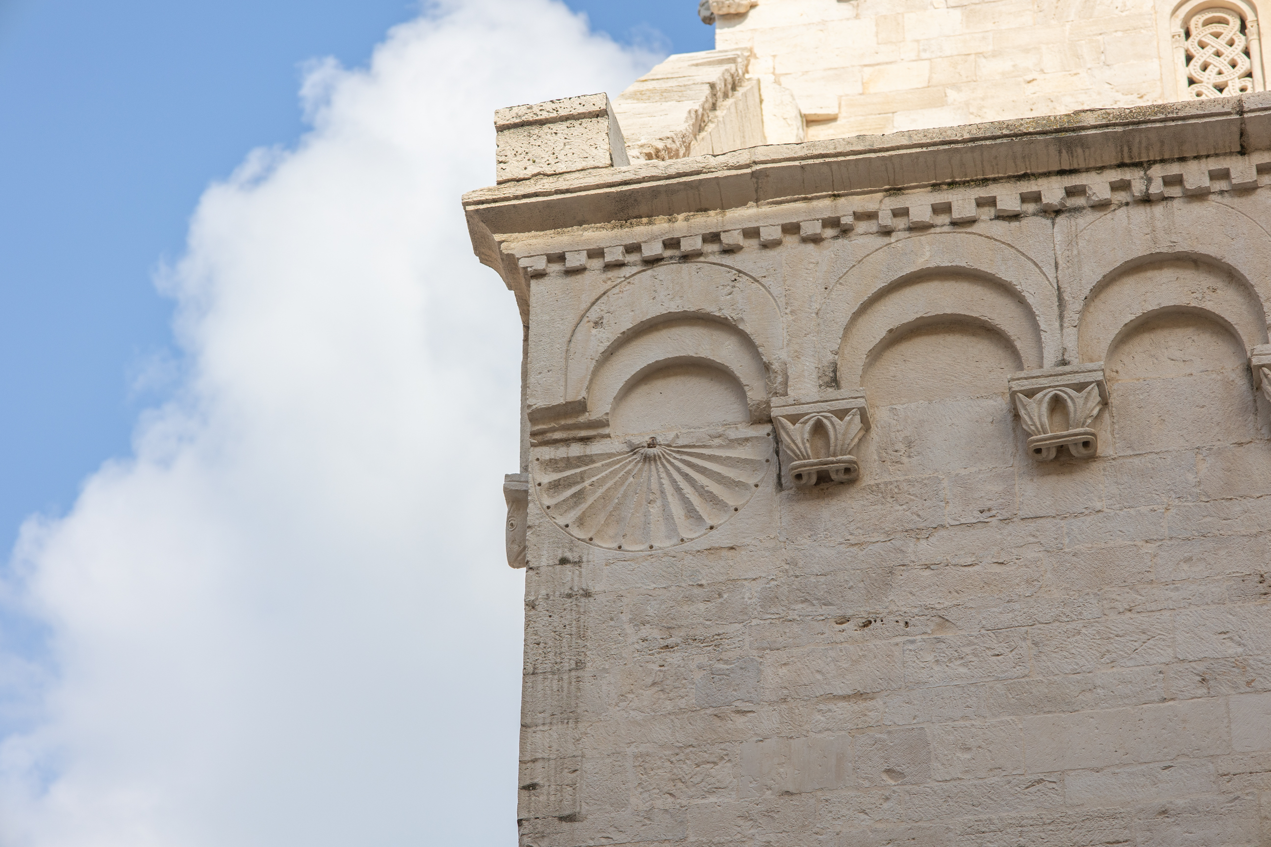 meridiana, Meridiana (SECOLI/ ARCHI DI SECOLI/ XII-XIII)