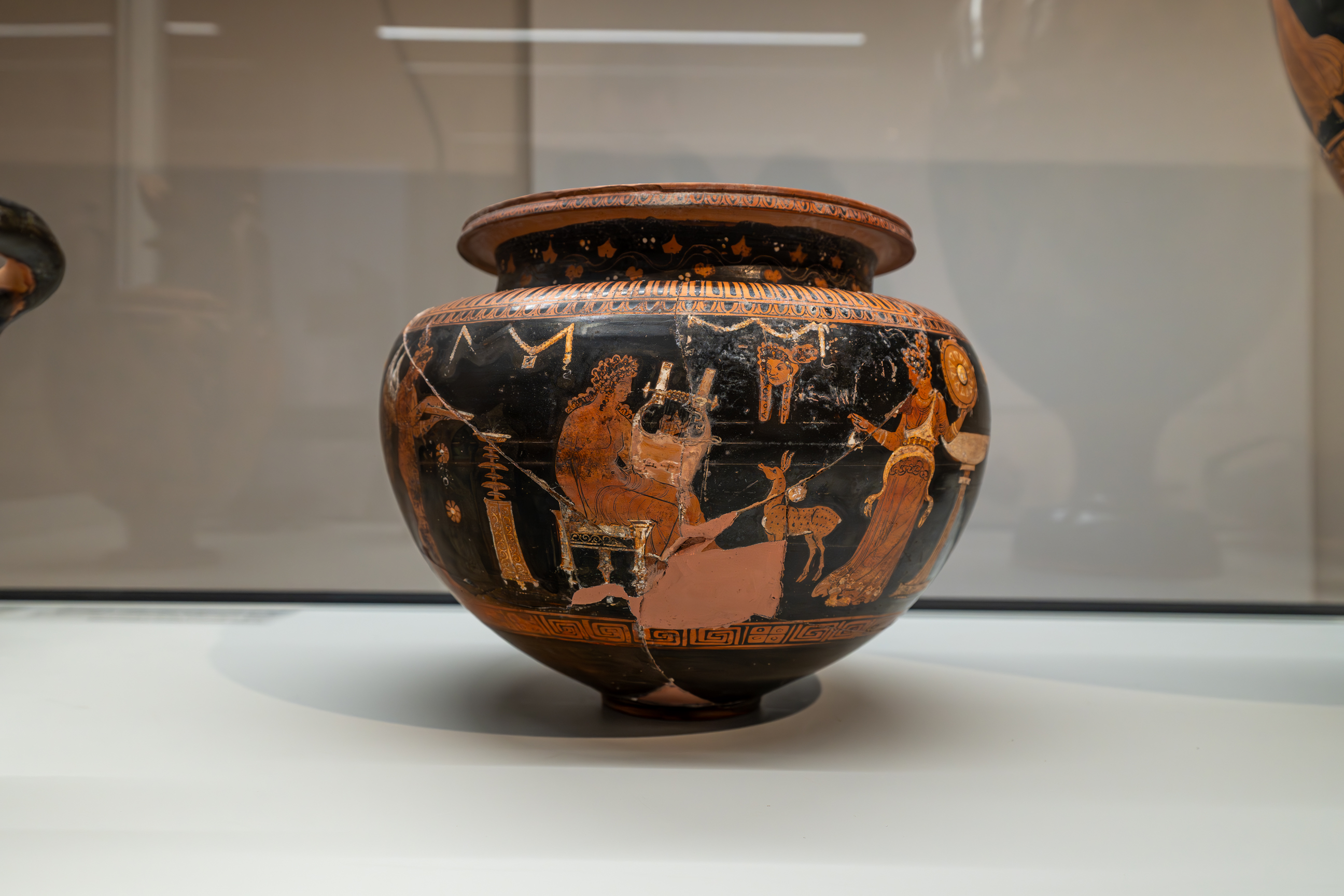 deinos, Dinos a figure rosse (metà SECOLI/ IV a.C)