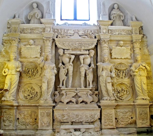 mausoleo, Mausoleo di Giovan Bernardino e Belisario Acquaviva d’Aragona (prima metà SECOLI/ XVI)