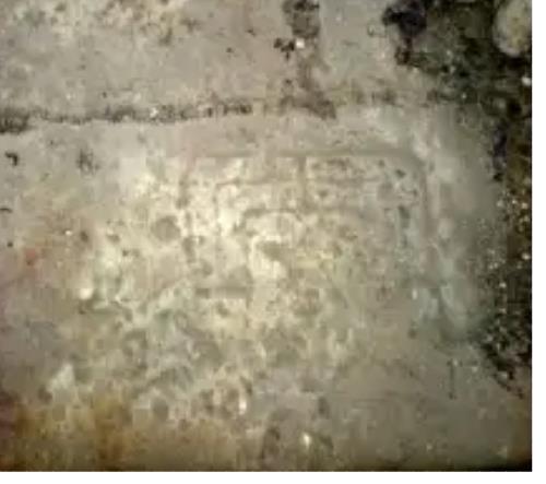 triplice cinta, Blocco inciso con triplice cinta o filetto (SECOLI/ ARCHI DI SECOLI/ XI-XIII)