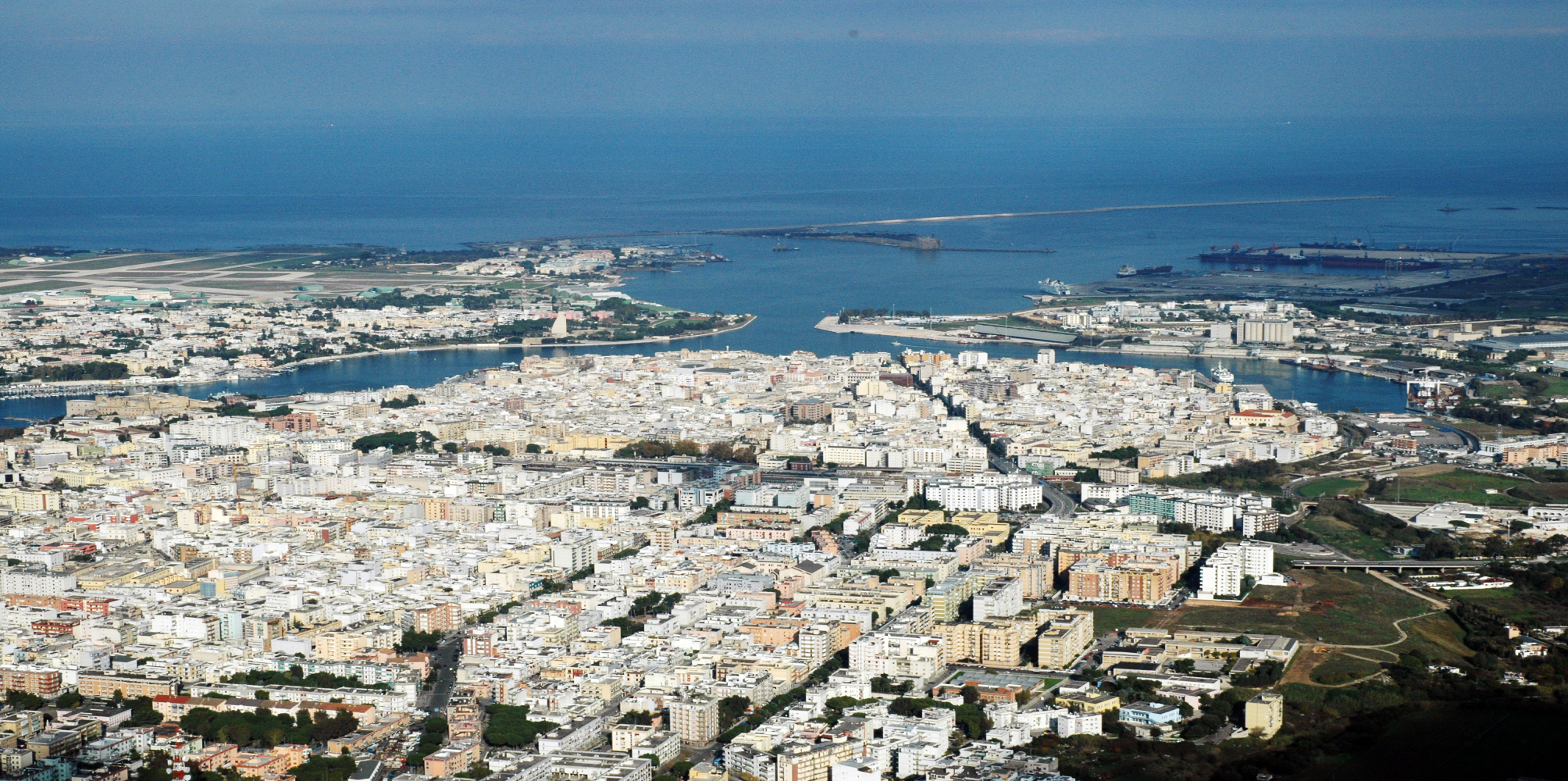 insediamento fortificato, Insediamento di Punta Le Terrare (PERIODIZZAZIONI/ PROTOSTORIA/ Età del Bronzo)
