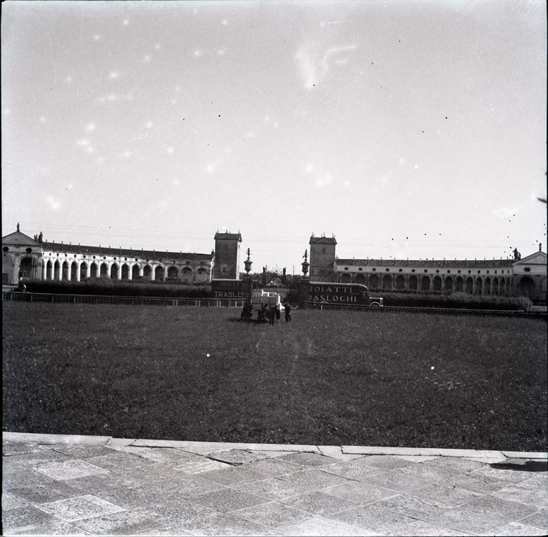 mezzi di trasporto: camion, ditta Roiatti (negativo) di Archivio Fotografico della R. Soprintendenza di Trieste (secondo quarto XXI)