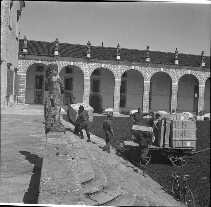 Esterni: corpo principale, ingresso (negativo) di Archivio Fotografico della R. Soprintendenza di Trieste (secondo quarto XXI)