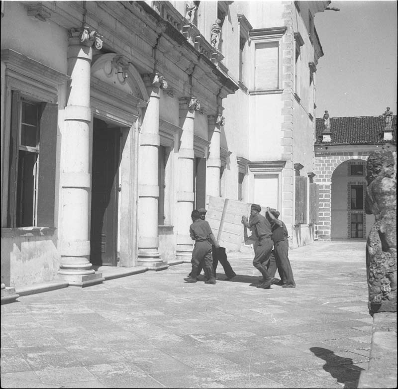 Esterni: corpo principale, ingresso (negativo) di Archivio Fotografico della R. Soprintendenza di Trieste (secondo quarto XXI)