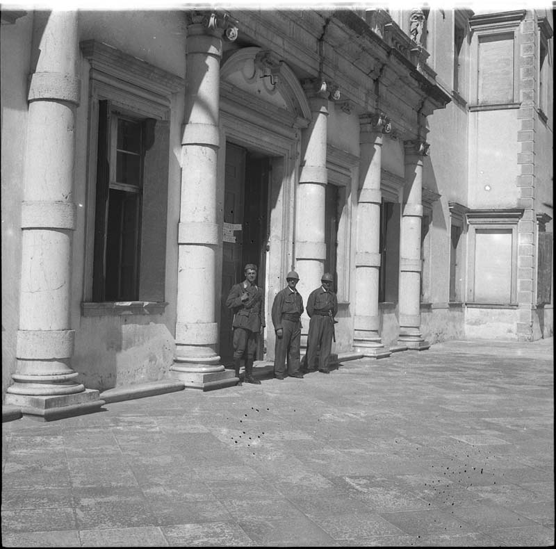 Esterni: corpo principale, ingresso (negativo) di Archivio Fotografico della R. Soprintendenza di Trieste (secondo quarto XXI)