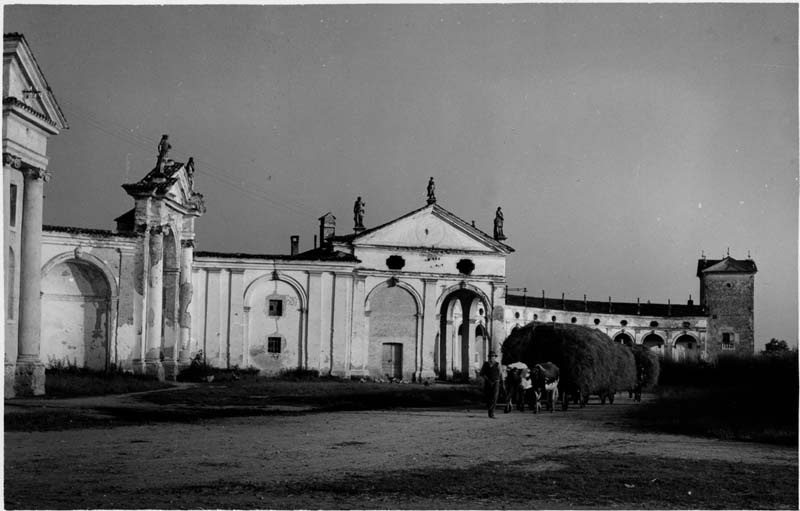 Esterni: piazza tonda; esedra di levante; elemento di raccordo di levante (positivo) di Anonimo (metà XXI)