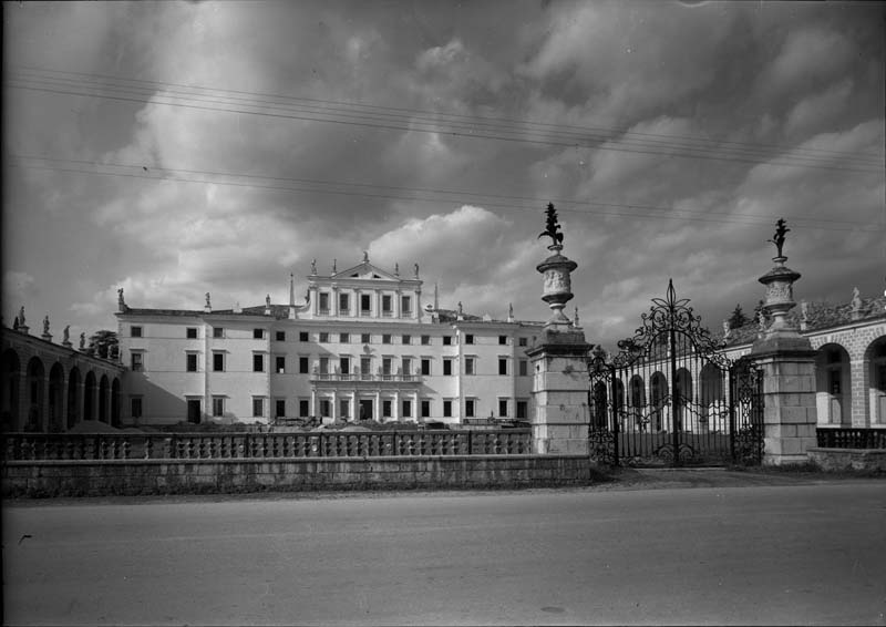 Edifici civili: Ville, Villa Manin (negativo) di Brisighelli, Studio (terzo quarto XXI)