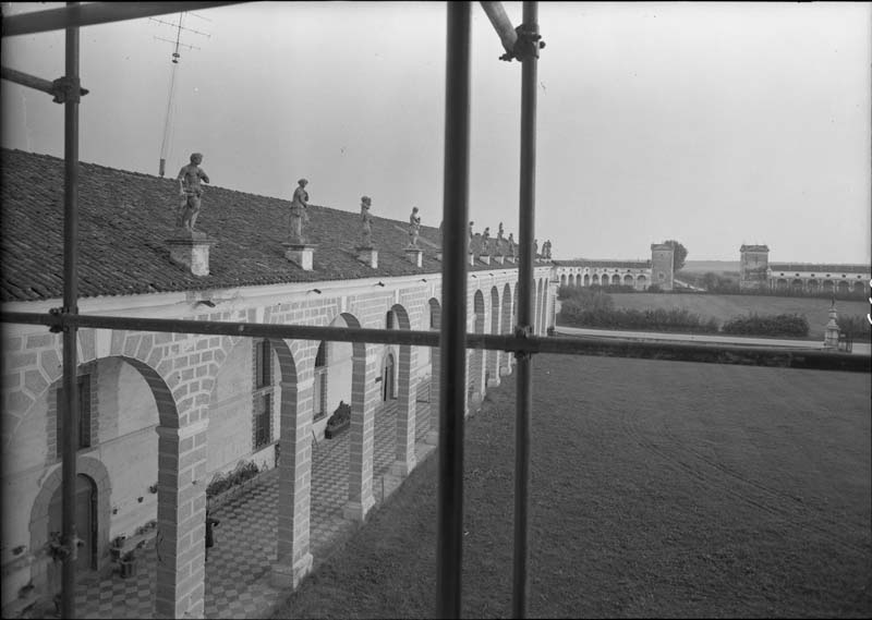 Edifici civili: Ville, Villa Manin (negativo) di Brisighelli, Studio (terzo quarto XXI)