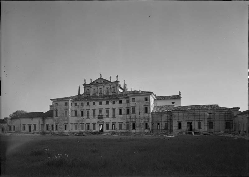 Edifici civili: Ville, Villa Manin (negativo) di Brisighelli, Studio (terzo quarto XXI)