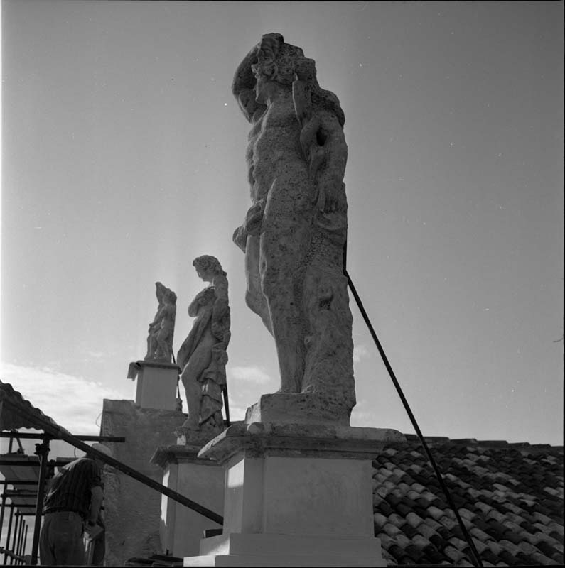 opere mobili: statue, gruppo scultoreo, putti, ambito veneto, prima metà XVIII sec (negativo) di Brisighelli, Studio (terzo quarto XXI)