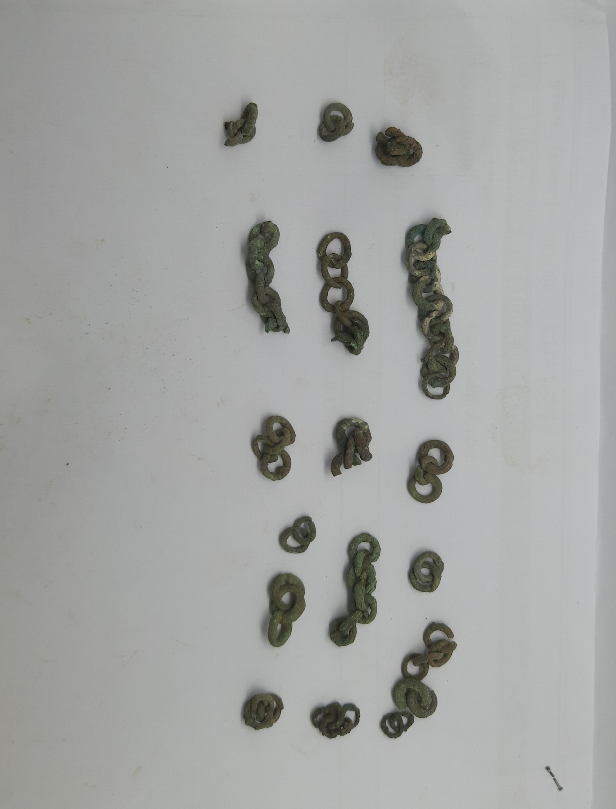 SINGOLO OGGETTO/ catena, SECOLI/ ARCHI DI SECOLI/ VII-VI a.C