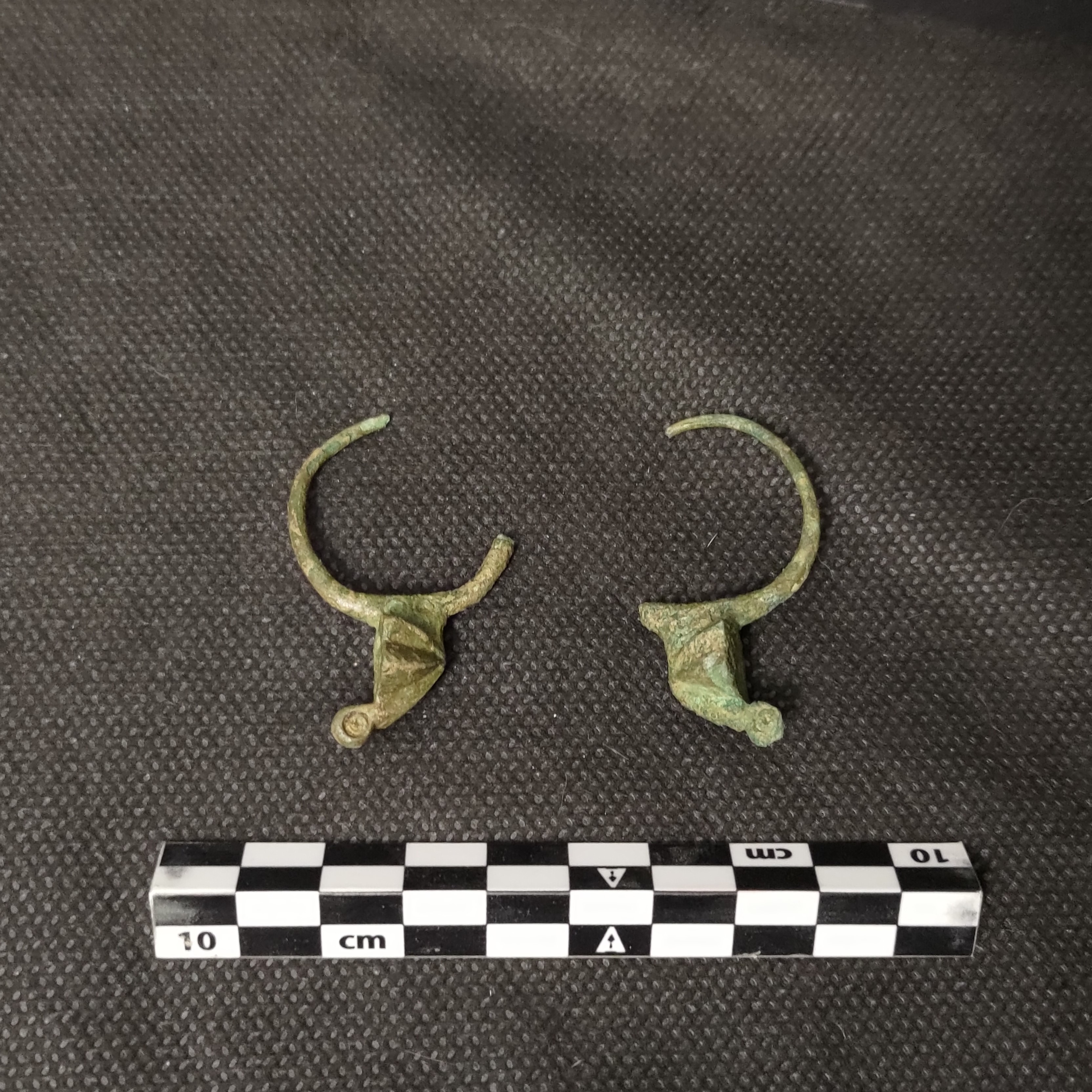 SINGOLO OGGETTO/ orecchino, PERIODIZZAZIONI/ STORIA/ Età medievale/ Alto Medioevo