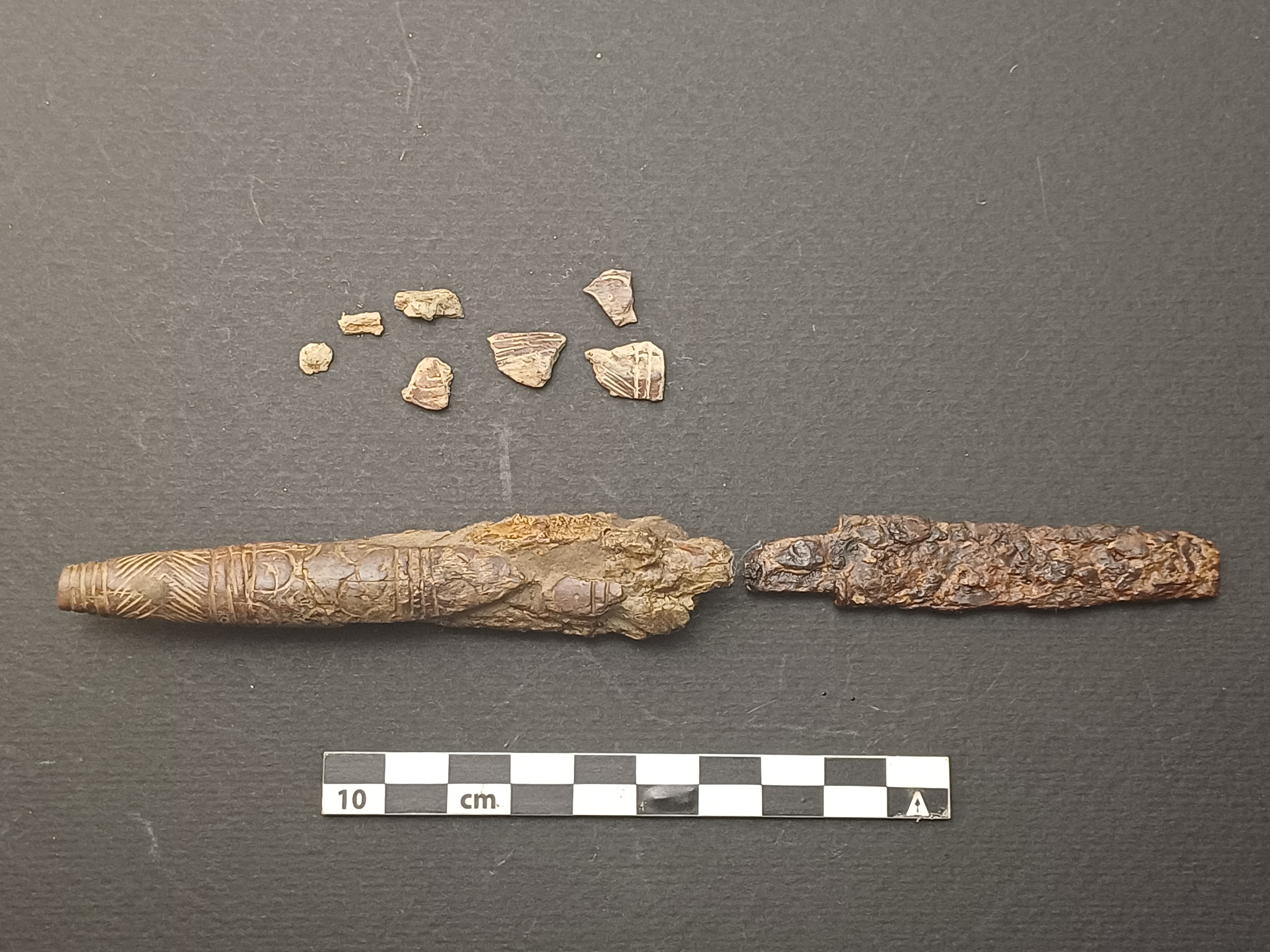 SINGOLO OGGETTO/ coltello, PERIODIZZAZIONI/ STORIA/ Età medievale/ Alto Medioevo