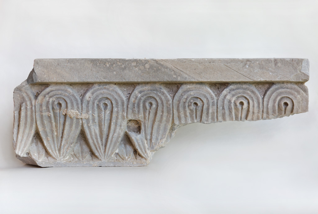 mensola architettonica - angolare, frammento - ambito Italia centro-meridionale (XIII)