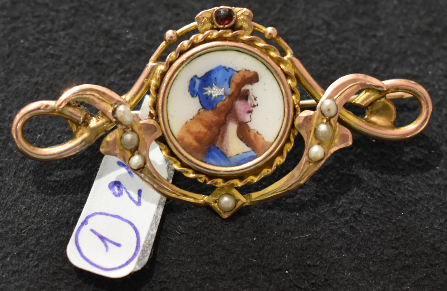 spilla - a figurino, opera isolata - bottega Italia meridionale (inizio sec. XX)