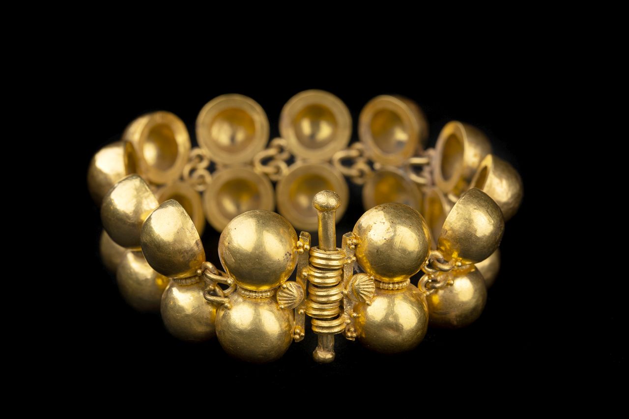 armilla, a semisfere (79 d.C)