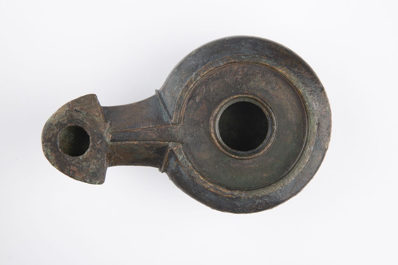 lucerna, Valenza Mele IV/ Loeschcke IX c (ultimo quarto sec. I d.C)