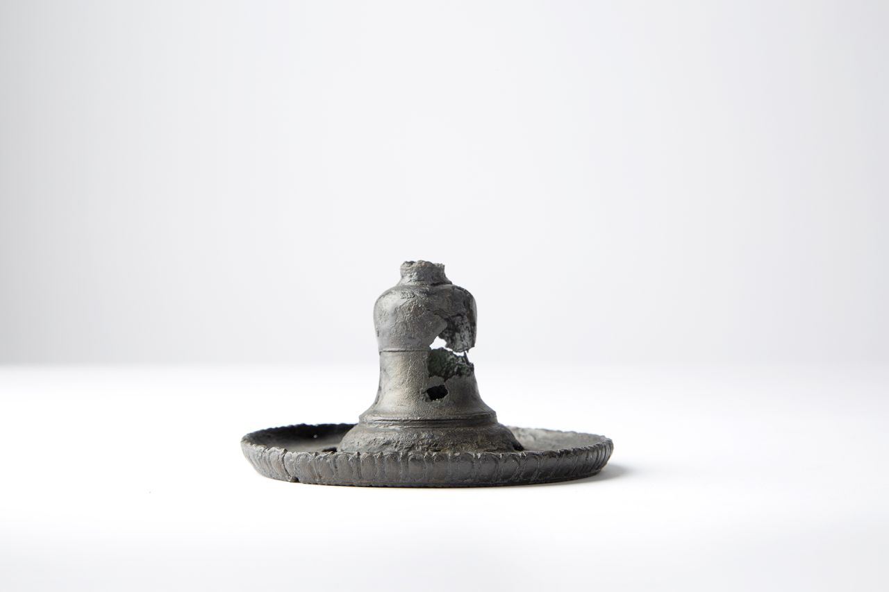 candelabro/ cimasa, a calice (79 d.C)