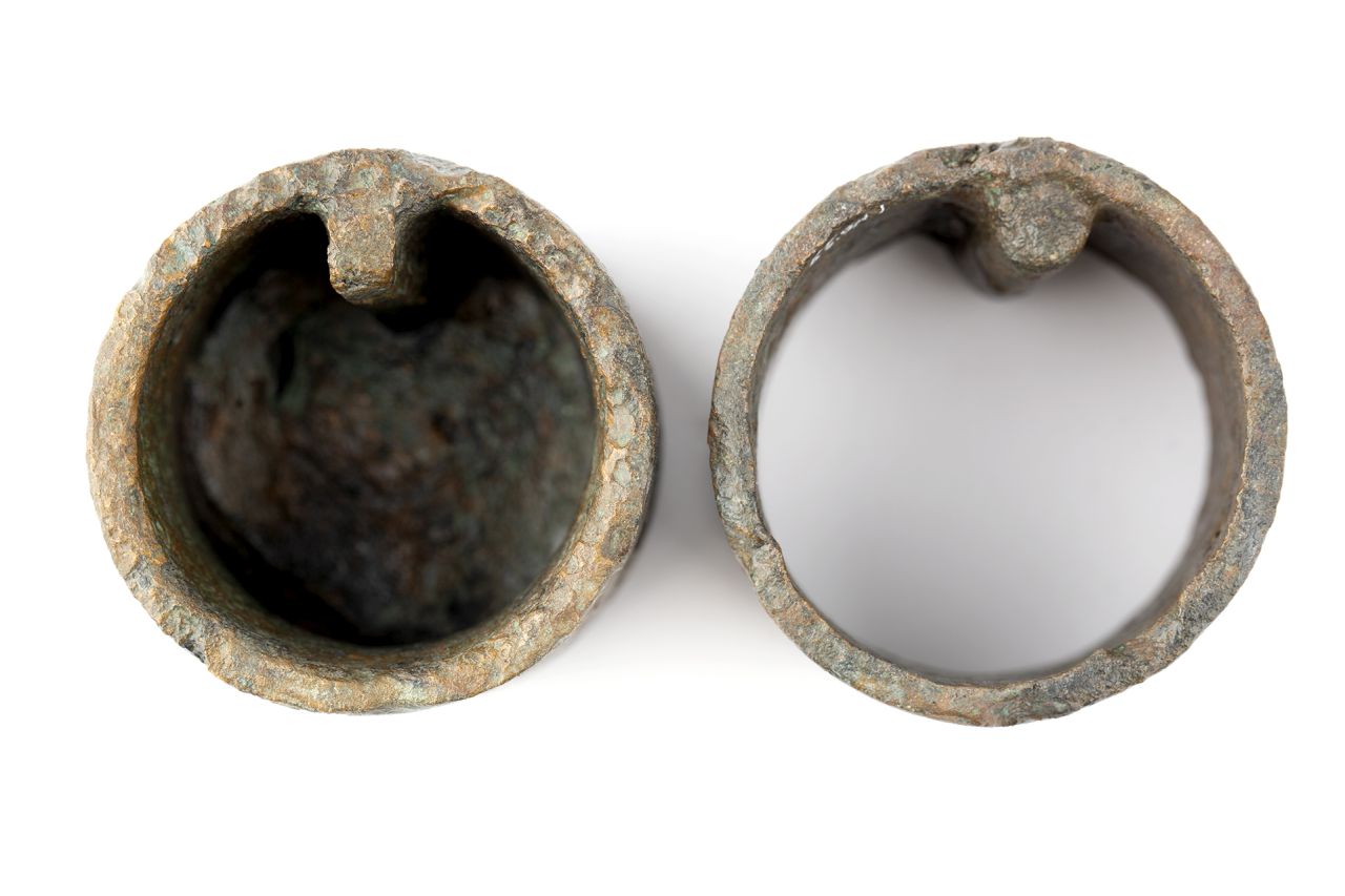 cerniera/ perno di snodo, cilindrico con dente interno (79 d.C)