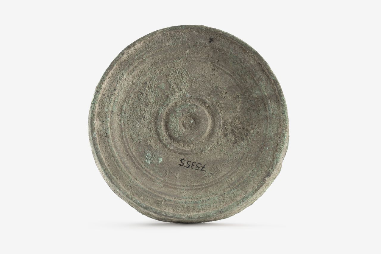 candelabro/ cimasa, a piattello con orlo pendulo (79 d.C)