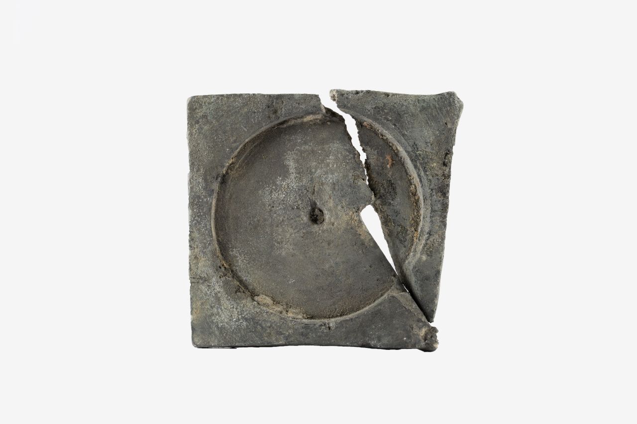 cerniera, a base quadrangolare (sec. I)