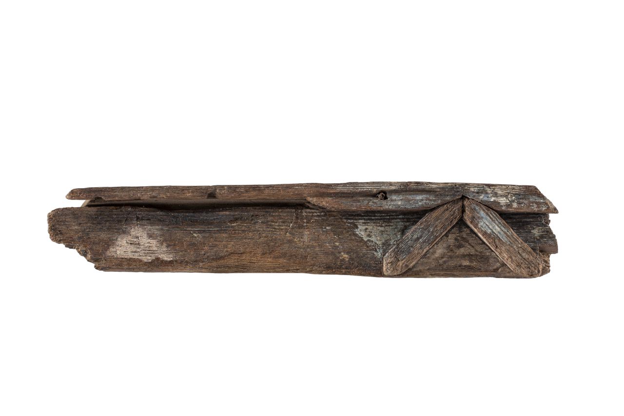 cornice, decorata a rilievo con pannello (secc. I a.C./ I d.C)