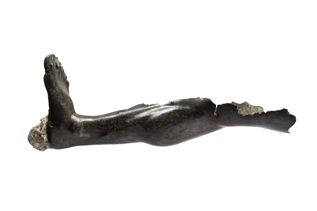 statua/ gamba destra (sec. I d.C)