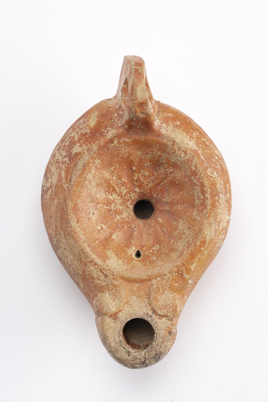 lucerna, Bisi Ingrassia VIII G (79 d.C)