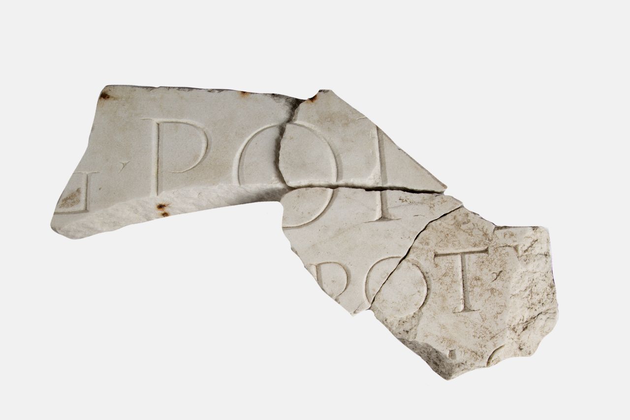 lastra con iscrizione/ frammento - produzione campana (sec. I d.C)