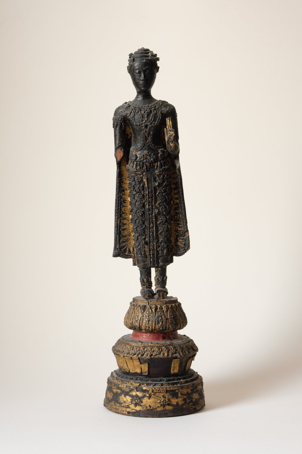Il Buddha Sākyamuni in doppia abhayamudrā (scultura, opera isolata) - ambito thailandese (inizio/ fine XIX-XX)