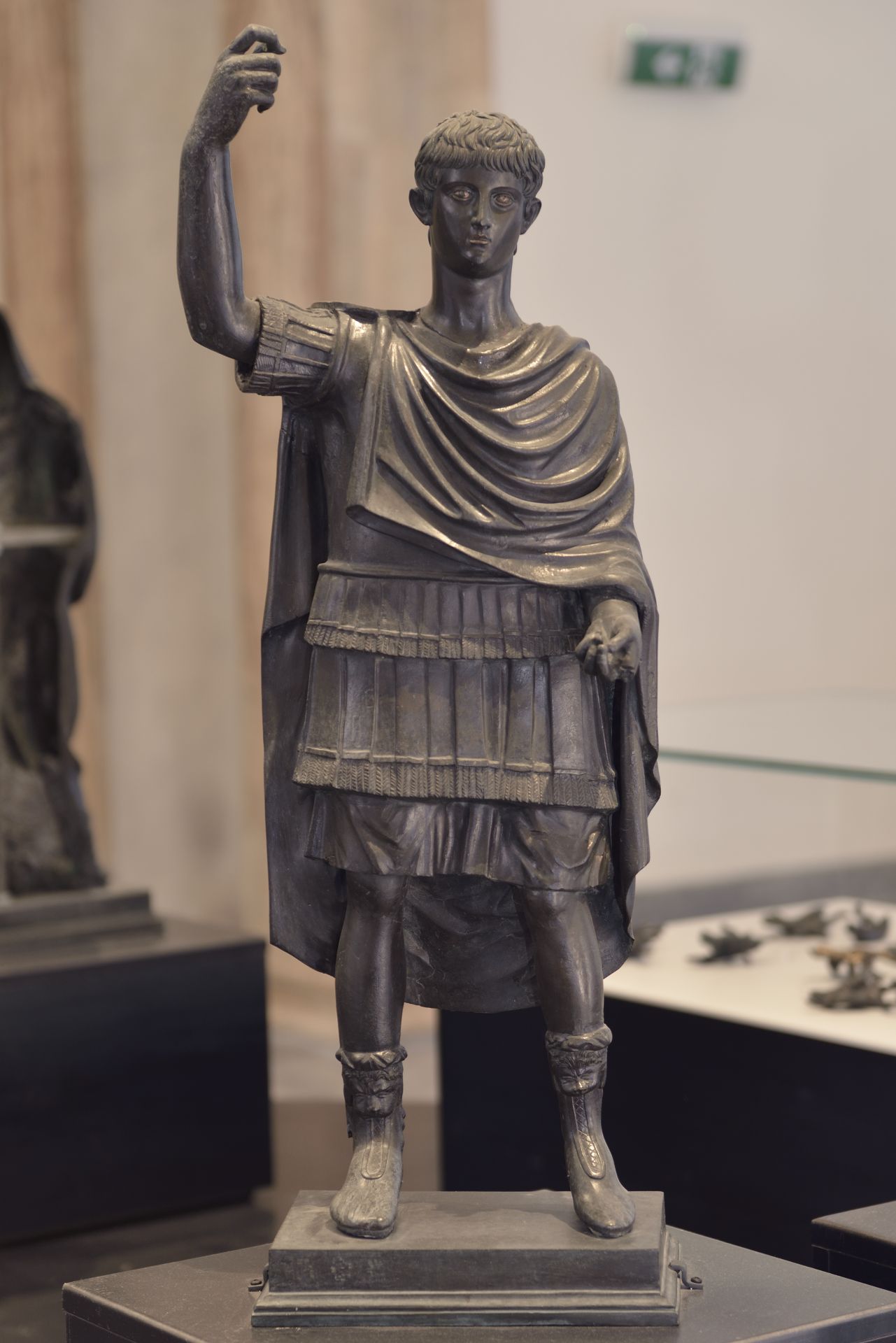 Giovane con corazza (applique) (sec. I d.C)