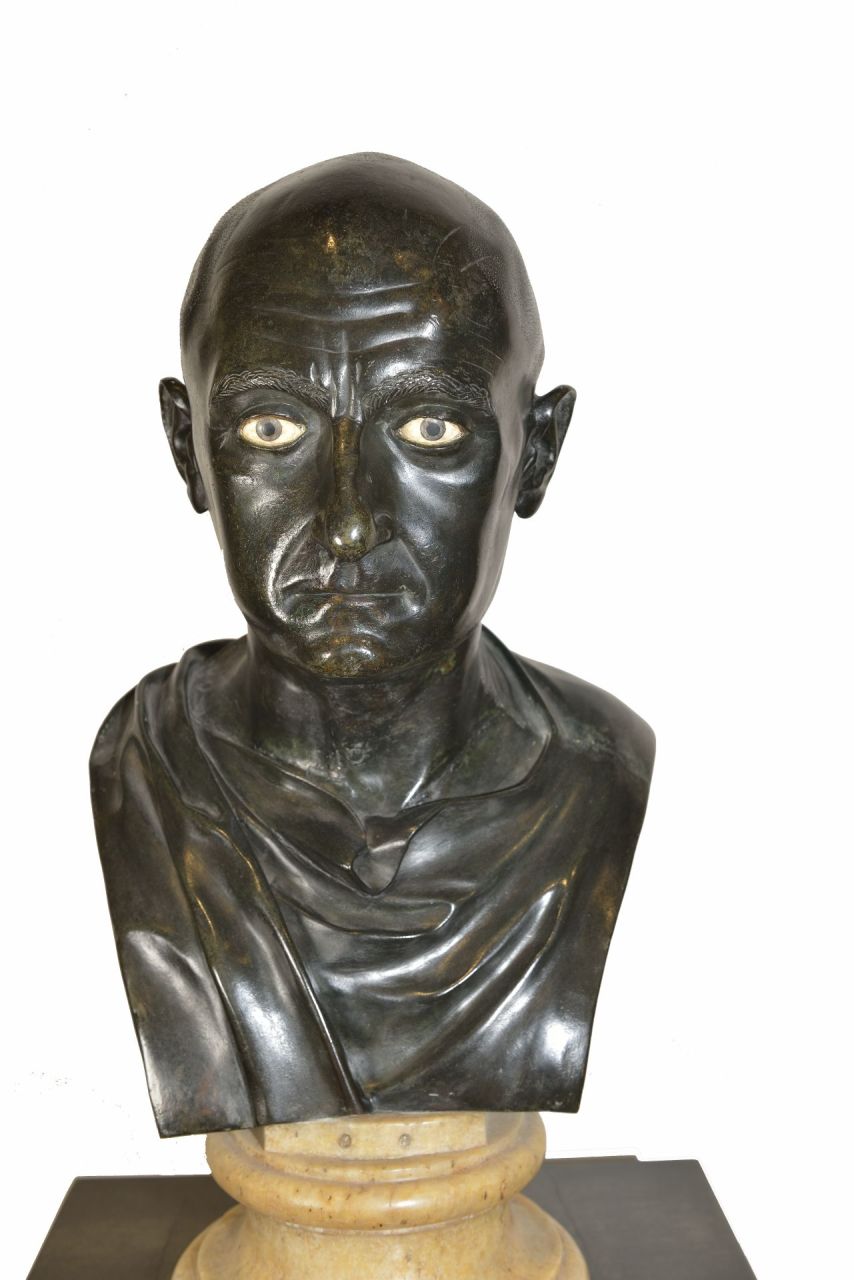 sacerdote isiaco (busto/ maschile) - produzione campana (?) (fine/ inizio secc. I a.C./ I d.C)