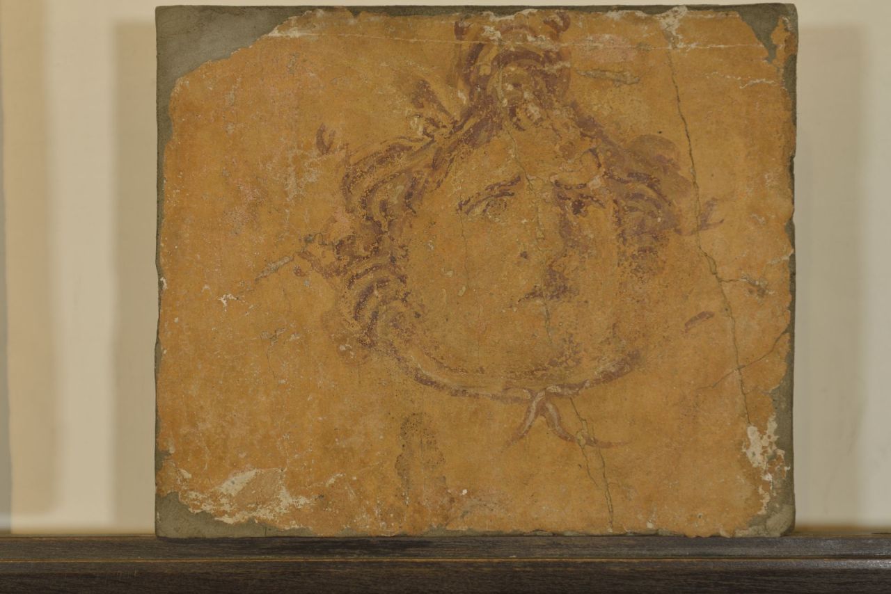 testa di medusa (opera parietale/ frammento) - fase stilistica IV (sec. I)