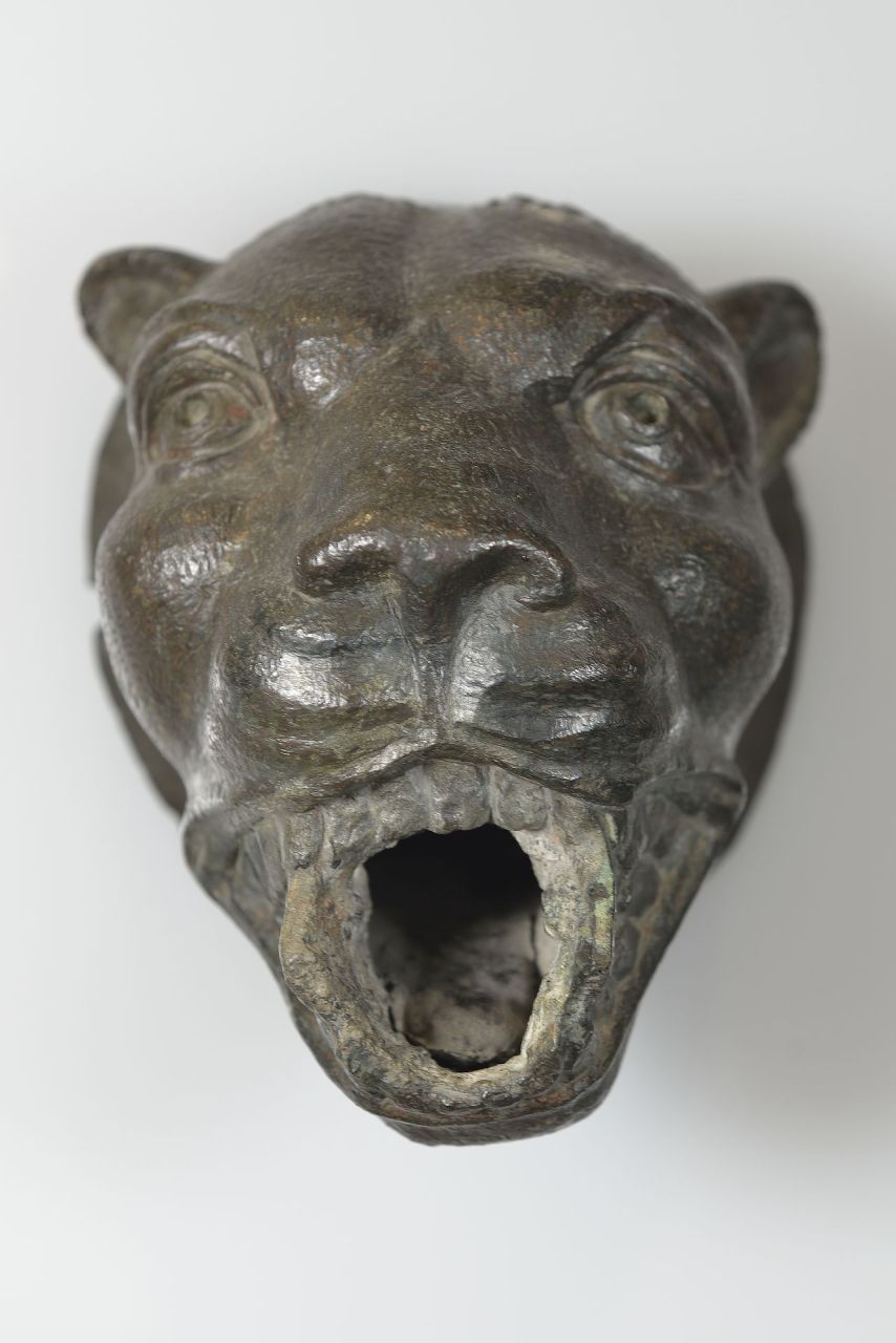 Protome di tigre (fontana/ bocca) (sec. I)